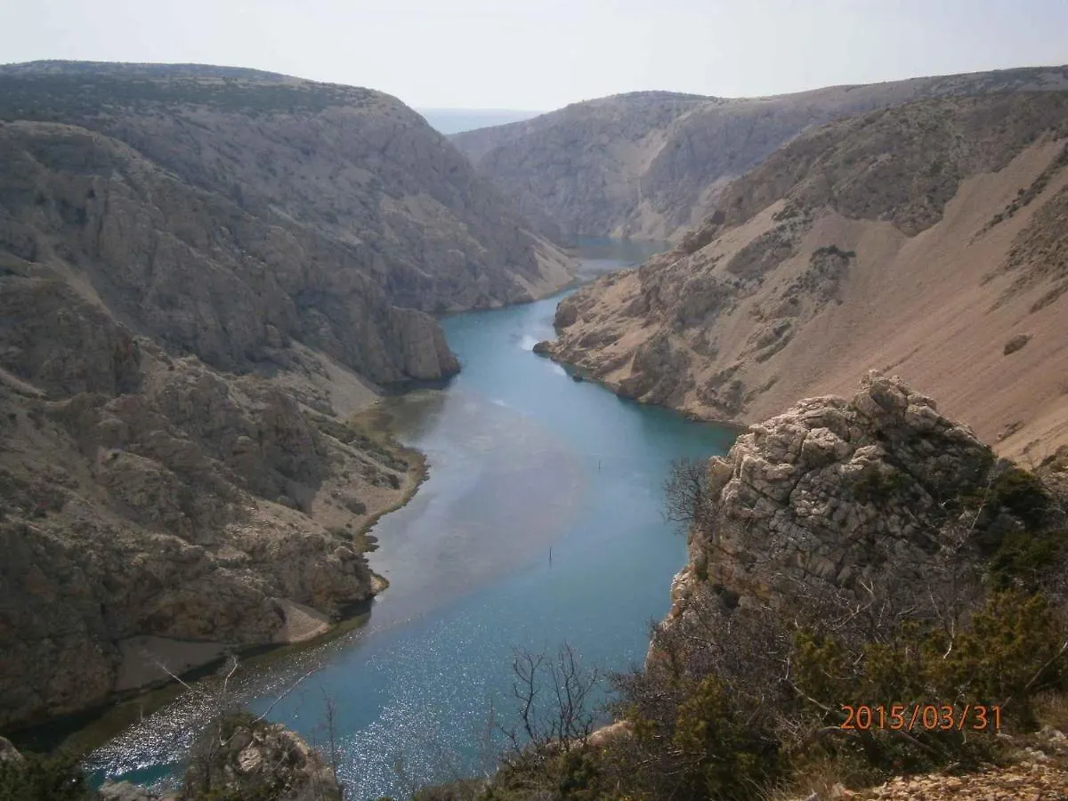 Two-Bedroom Apartment In Maslenica I Croacia