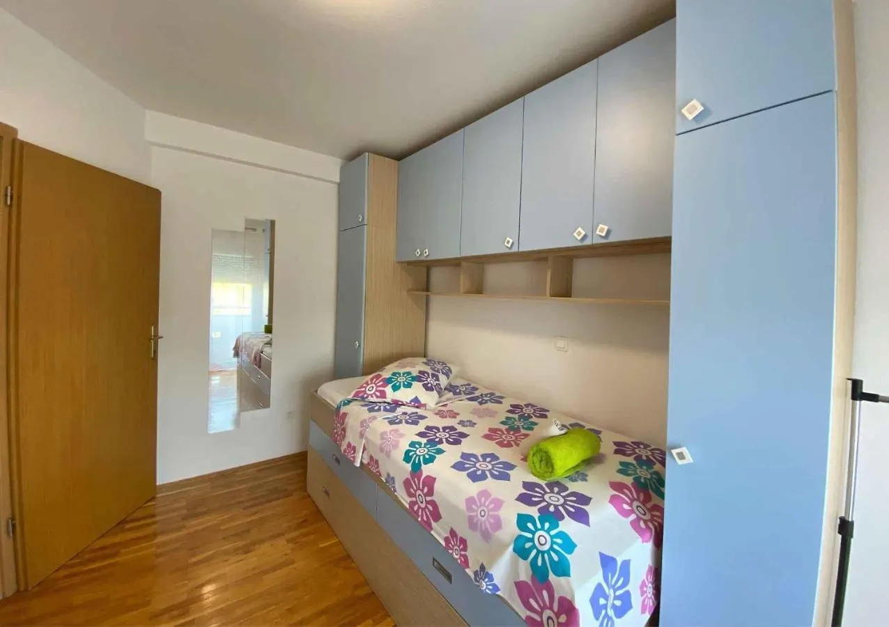 Two-Bedroom Apartment In Maslenica I