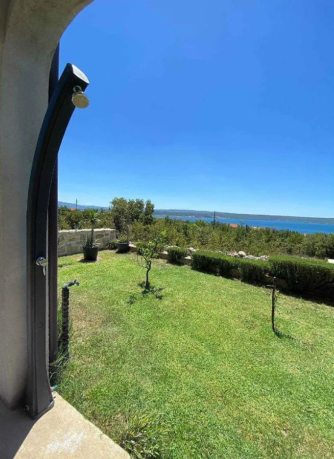 Two-Bedroom Apartment In Maslenica I