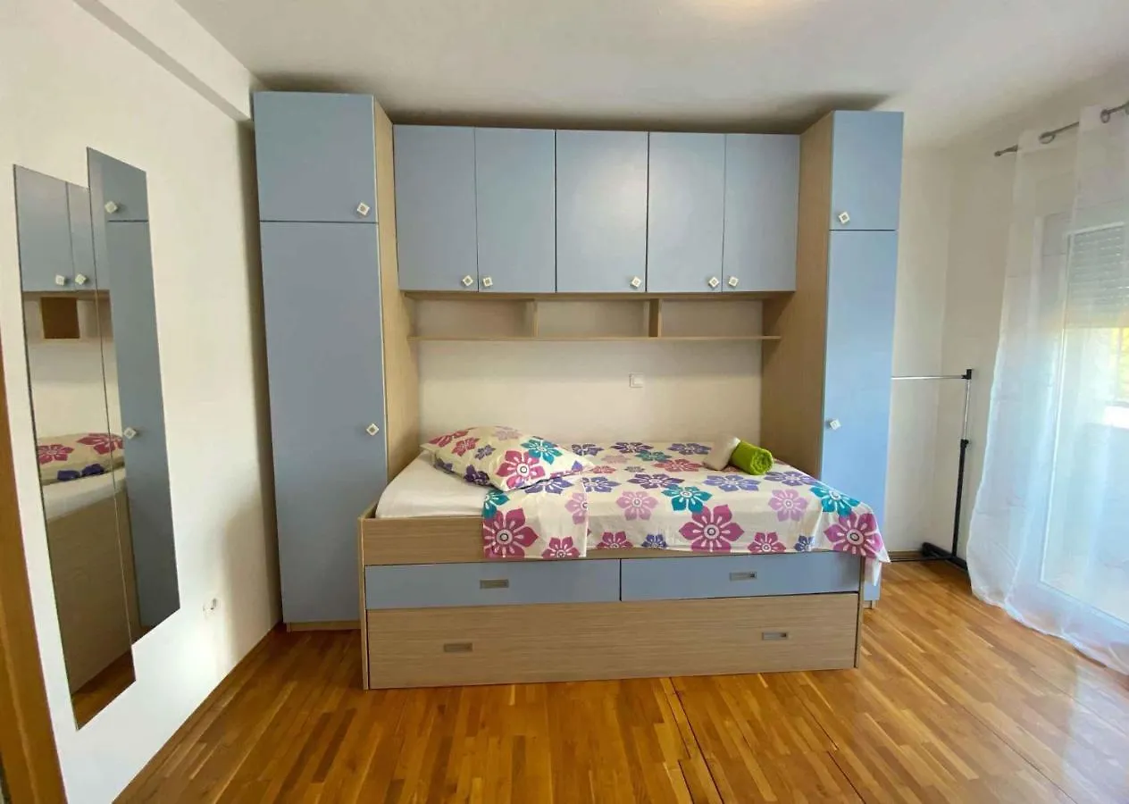 Two-Bedroom Apartment In Maslenica I Croacia