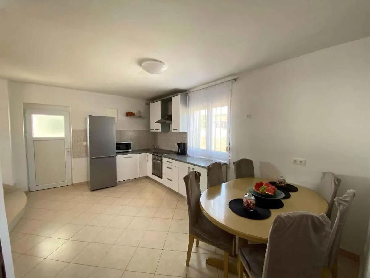 Two-Bedroom Apartment In Maslenica I Croacia