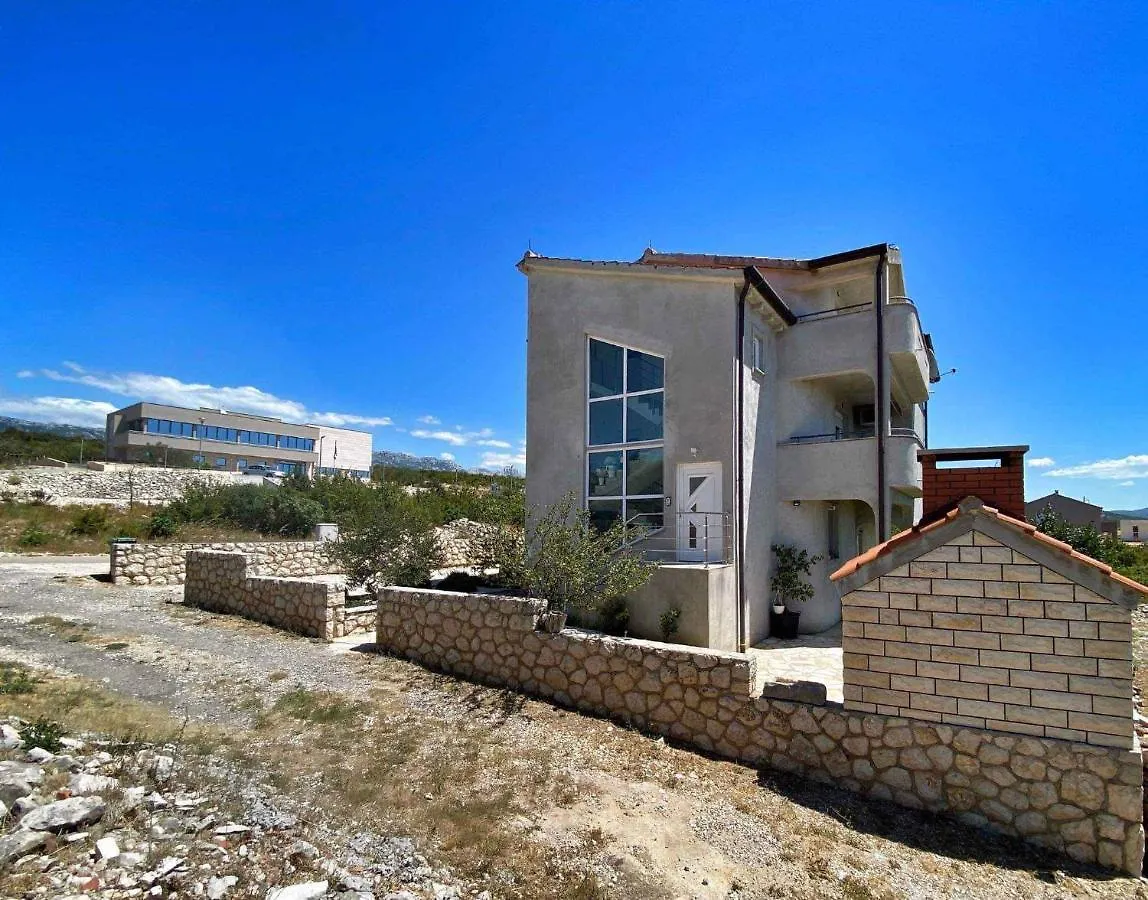 Two-Bedroom Apartment In Maslenica I